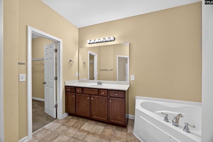 Just in time for summer celebrations! Prime location in the - photo 22