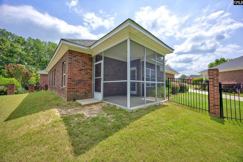 Just in time for summer celebrations! Prime location in the - photo 37