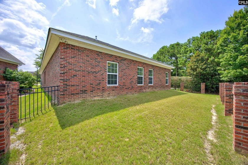 Just in time for summer celebrations! Prime location in the - photo 39