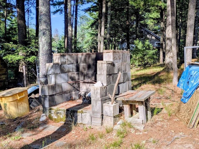 Quiet and peaceful!! This 2 bedroom single wide mobile home is - photo 18