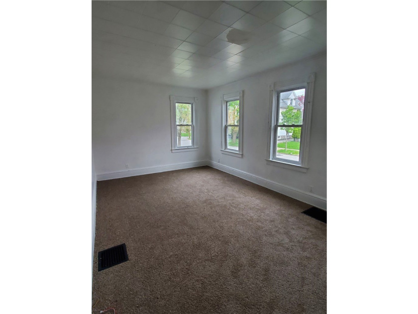 Welcome to 23 Wolff St - a charming and versatile home offering - photo 9