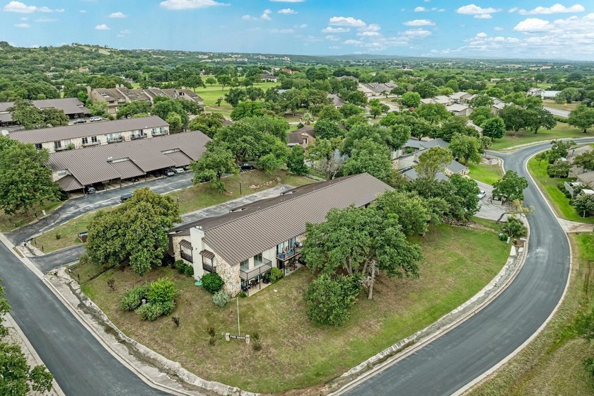 Investor Opportunity in Horseshoe Bay! Tenant in place and a - photo 4