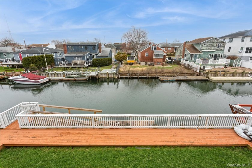 Calling all boat lovers and coastal enthusiasts! This absolutely - photo 4