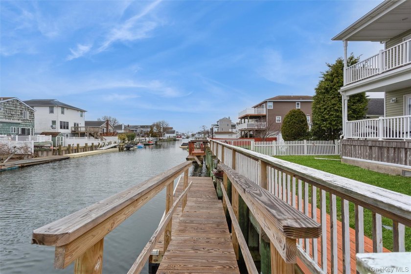Calling all boat lovers and coastal enthusiasts! This absolutely - photo 5