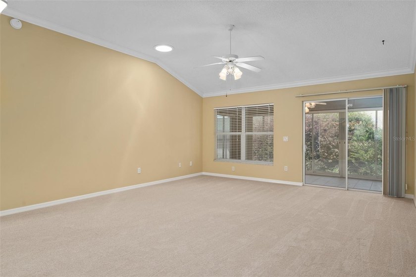 SELLER IS MOTIVATED**NEW PRICE**NEW CARPET**NEW INTERIOR WALL - photo 4