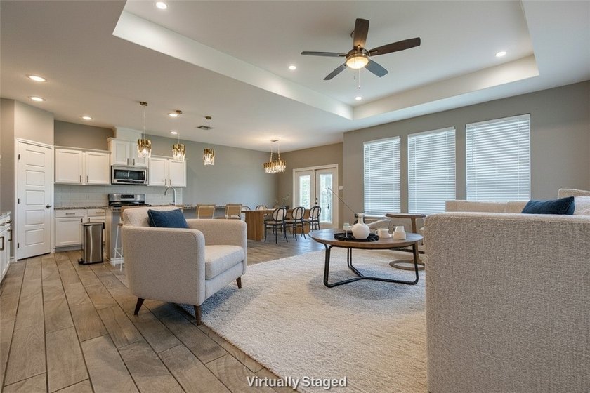 Gorgeous 3 bedroom/2 bathroom corner lot home with many upgrades - photo 7