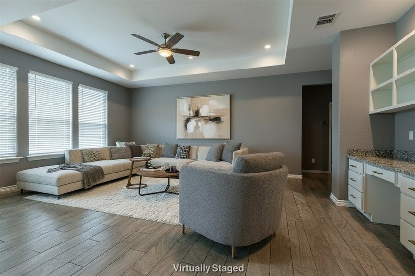 Gorgeous 3 bedroom/2 bathroom corner lot home with many upgrades - photo 9