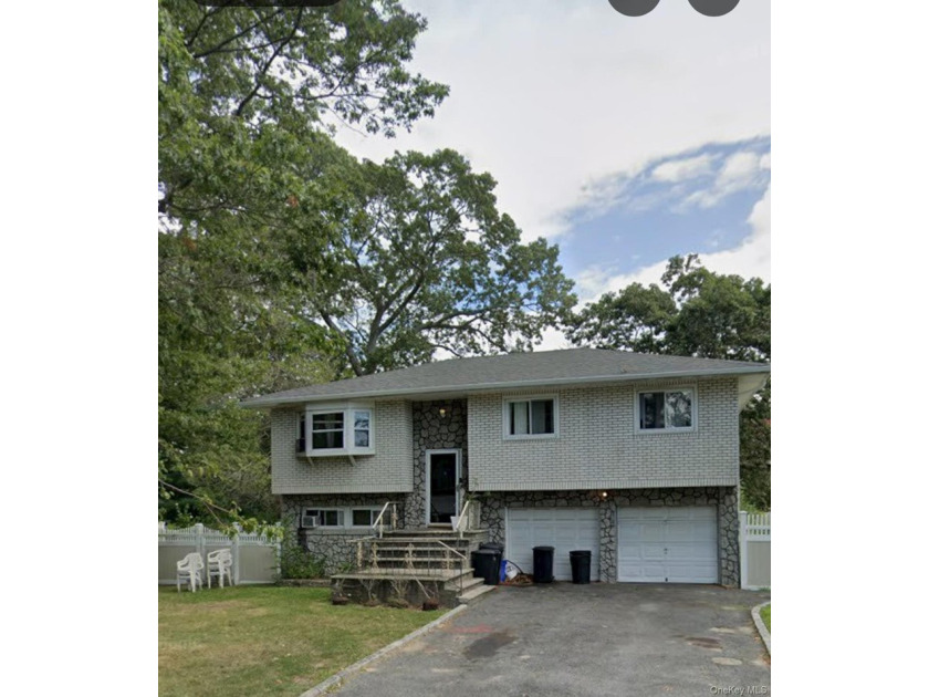 Welcome to this beautifully maintained single-dwelling home - photo 2