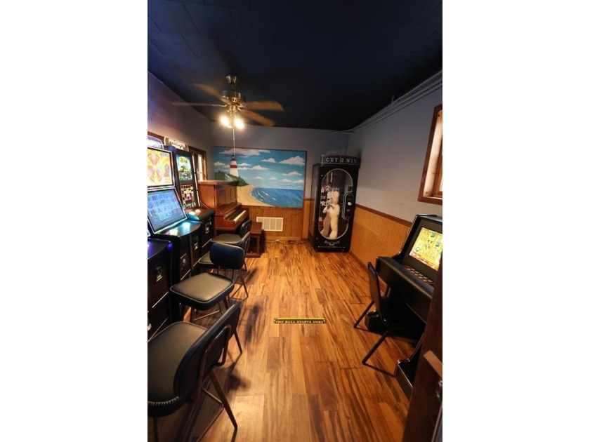 935 sqft 2 Bedroom 1 Bathroom apartment with 2 car detached - photo 12