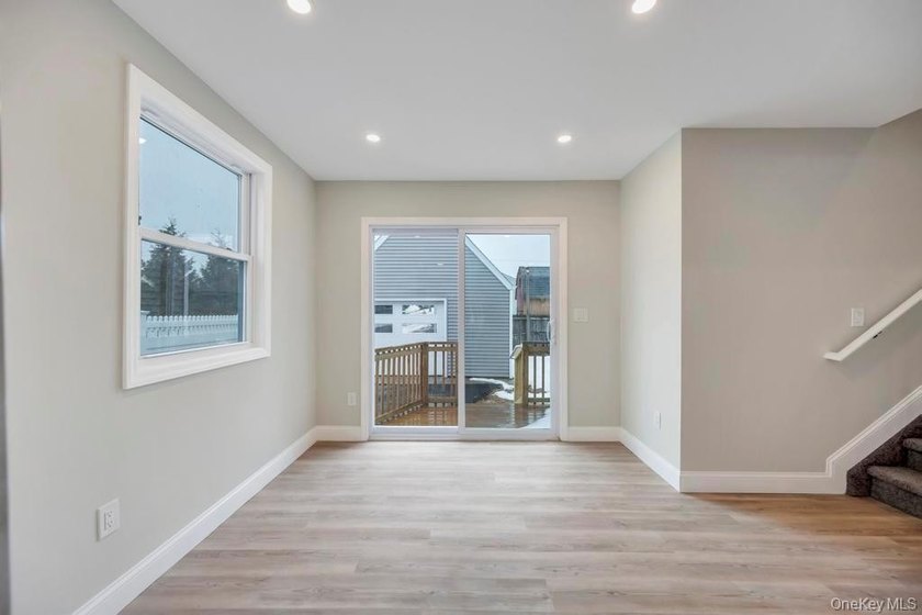 Welcome to 52 Halycon Road in Lindenhurst! Located just down the - photo 14