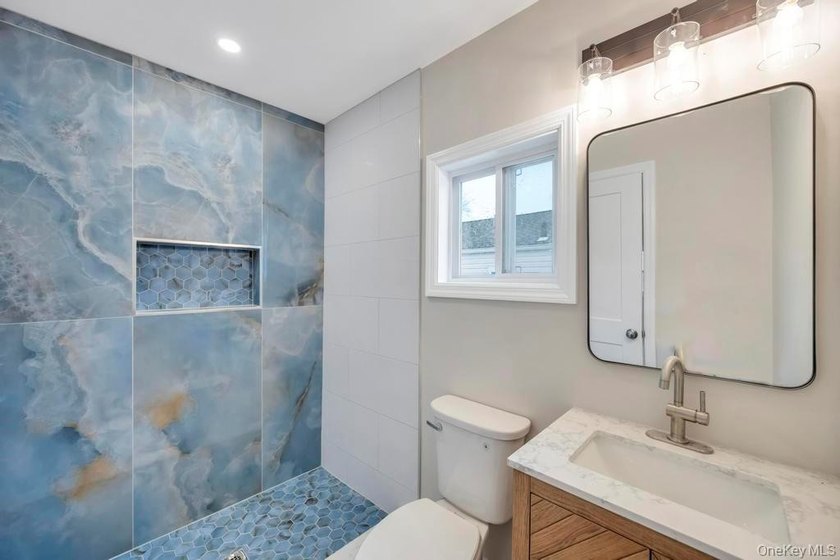 Welcome to 52 Halycon Road in Lindenhurst! Located just down the - photo 18