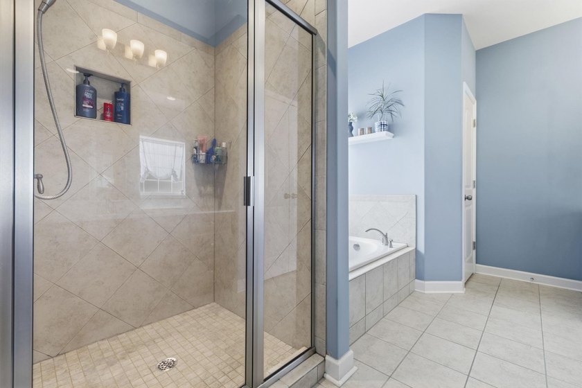 Welcome to this beautifully maintained 4-bedroom, 2-bath, 1 - photo 23