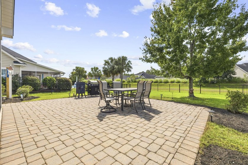 Welcome to this beautifully maintained 4-bedroom, 2-bath, 1 - photo 35