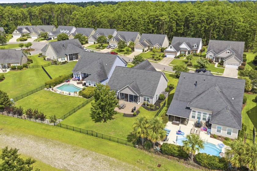 Welcome to this beautifully maintained 4-bedroom, 2-bath, 1 - photo 41