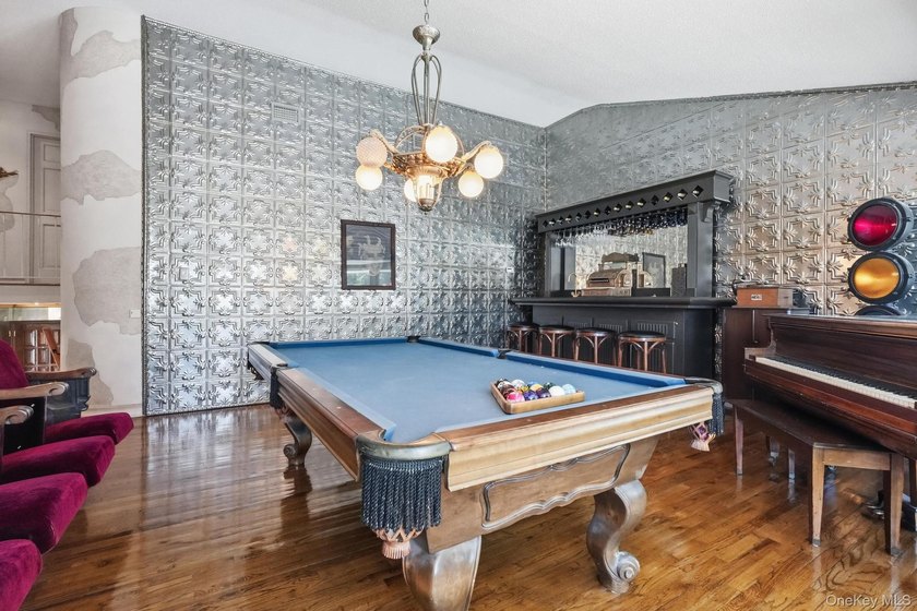 Experience refined living in this stunning and spacious - photo 11