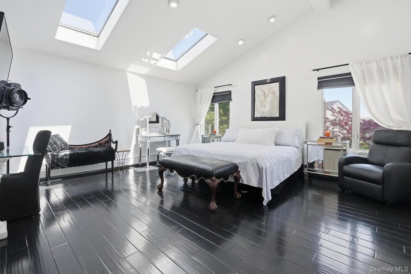 Experience refined living in this stunning and spacious - photo 13