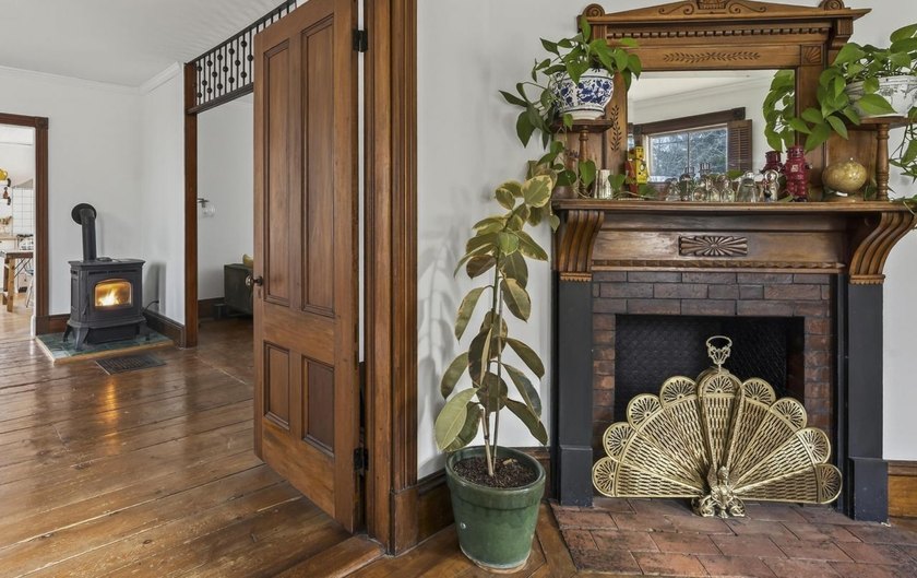 This beautiful Queen Anne style house embodies the perfect blend - photo 14