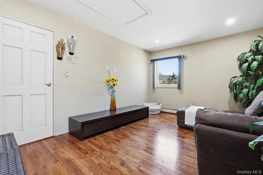 Experience refined living in this stunning and spacious - photo 19