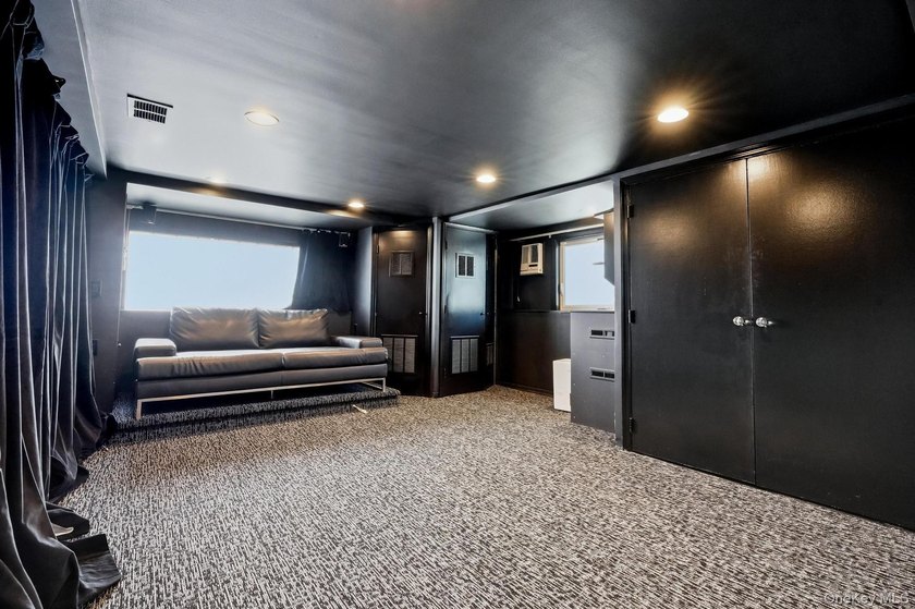 Experience refined living in this stunning and spacious - photo 23