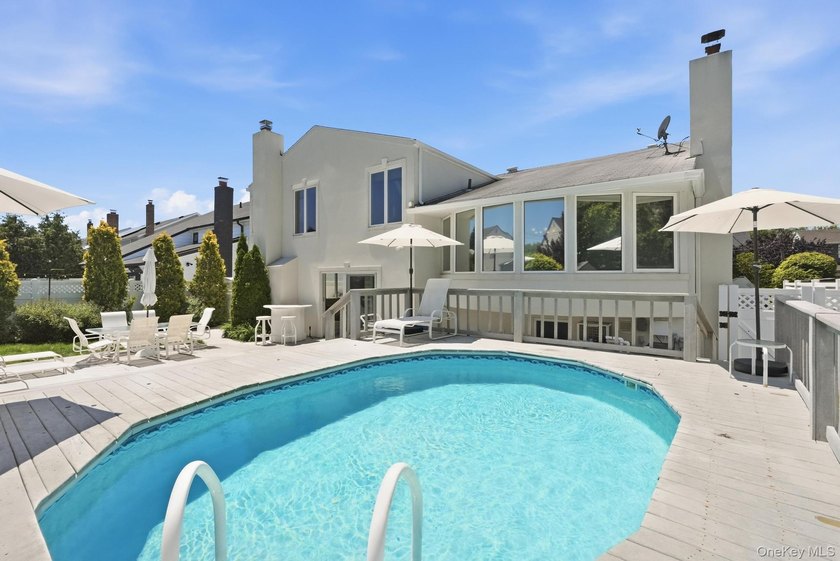 Experience refined living in this stunning and spacious - photo 27