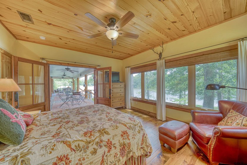 Awesome custom-built waterfront home on beautiful Lake Cypress - photo 33