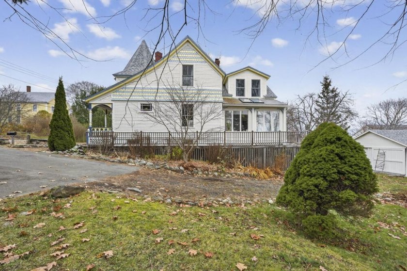 This beautiful Queen Anne style house embodies the perfect blend - photo 41