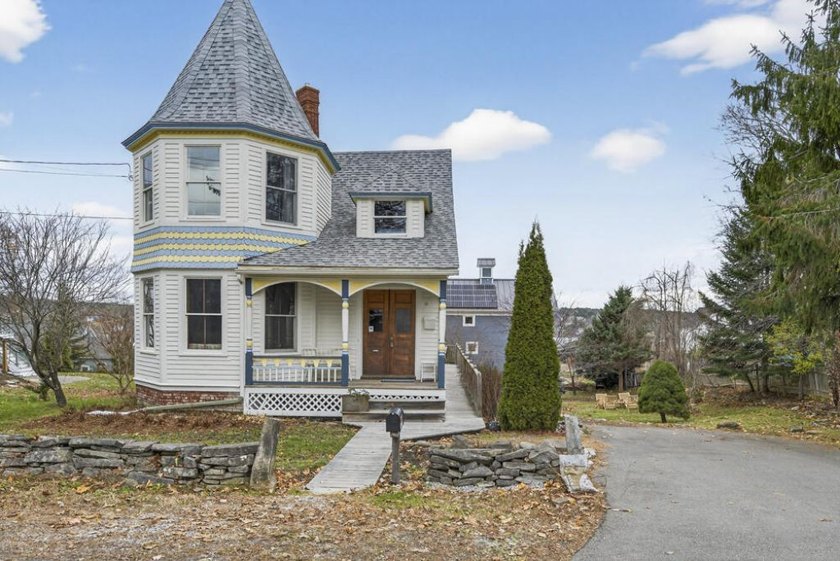 This beautiful Queen Anne style house embodies the perfect blend - photo 42