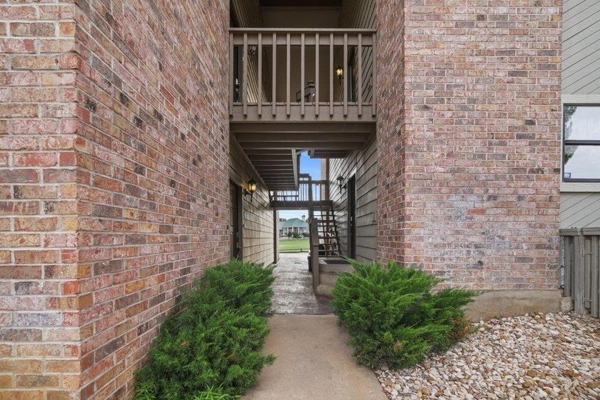 Experience the best of Horseshoe Bay living in this - photo 4