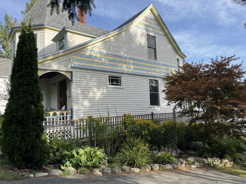 This beautiful Queen Anne style house embodies the perfect blend - photo 43