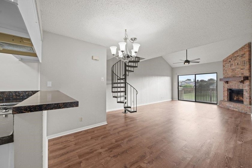 Experience the best of Horseshoe Bay living in this - photo 6