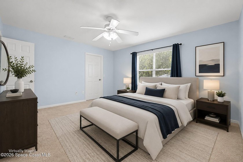 LOCATION, LOCATION, LOCATION! This 4 bed, 2.5 bath, two-car - photo 6
