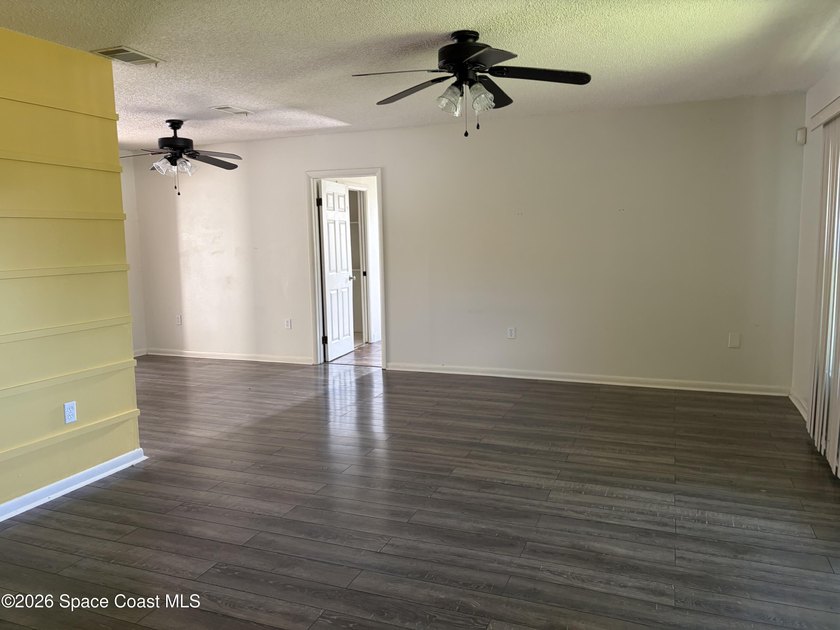 3-bedroom, 2-bath single-family pool home with a split-bedroom - photo 3