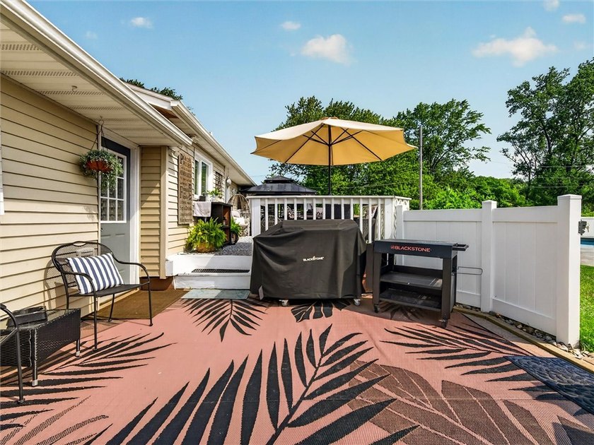 WOW...WOW...WOW! Vacation at Home! This stunning ranch-style - photo 16