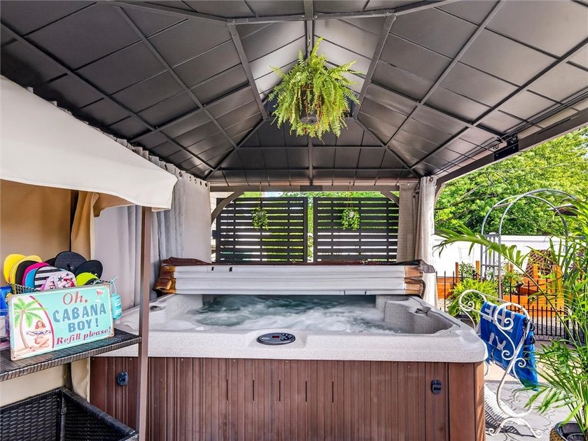 WOW...WOW...WOW! Vacation at Home! This stunning ranch-style - photo 18