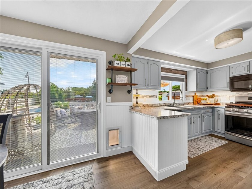 WOW...WOW...WOW! Vacation at Home! This stunning ranch-style - photo 19