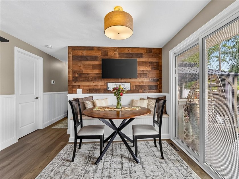 WOW...WOW...WOW! Vacation at Home! This stunning ranch-style - photo 21