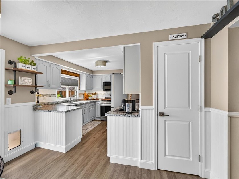 WOW...WOW...WOW! Vacation at Home! This stunning ranch-style - photo 22