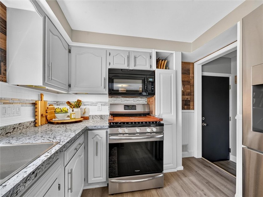 WOW...WOW...WOW! Vacation at Home! This stunning ranch-style - photo 25