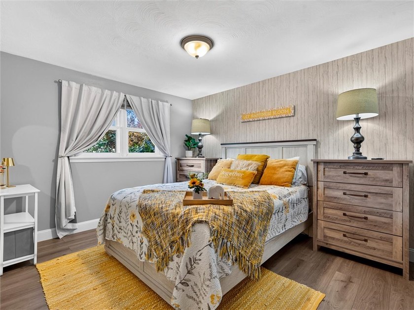 WOW...WOW...WOW! Vacation at Home! This stunning ranch-style - photo 27