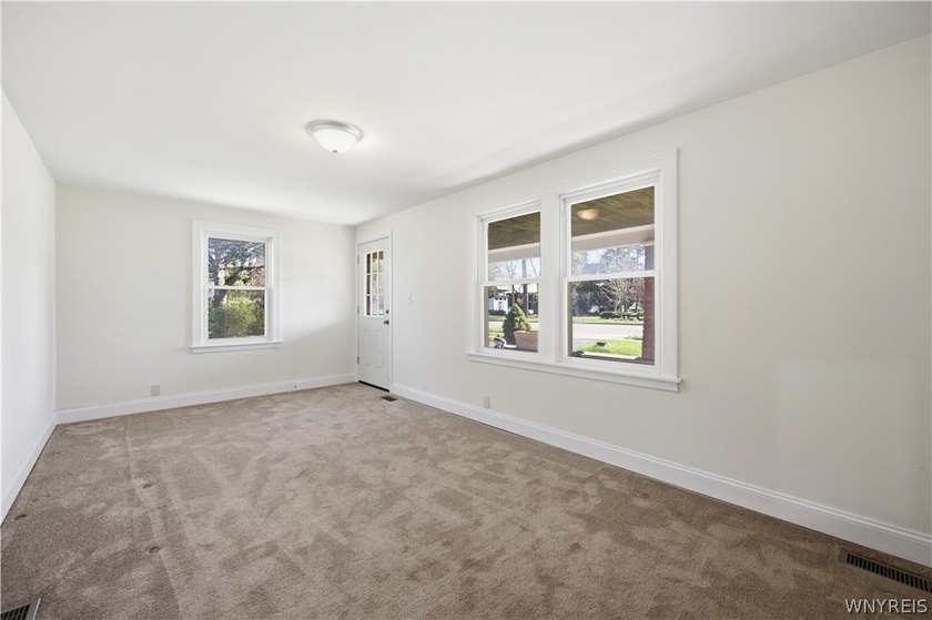 Spacious and well-maintained upper/lower double offering - photo 6