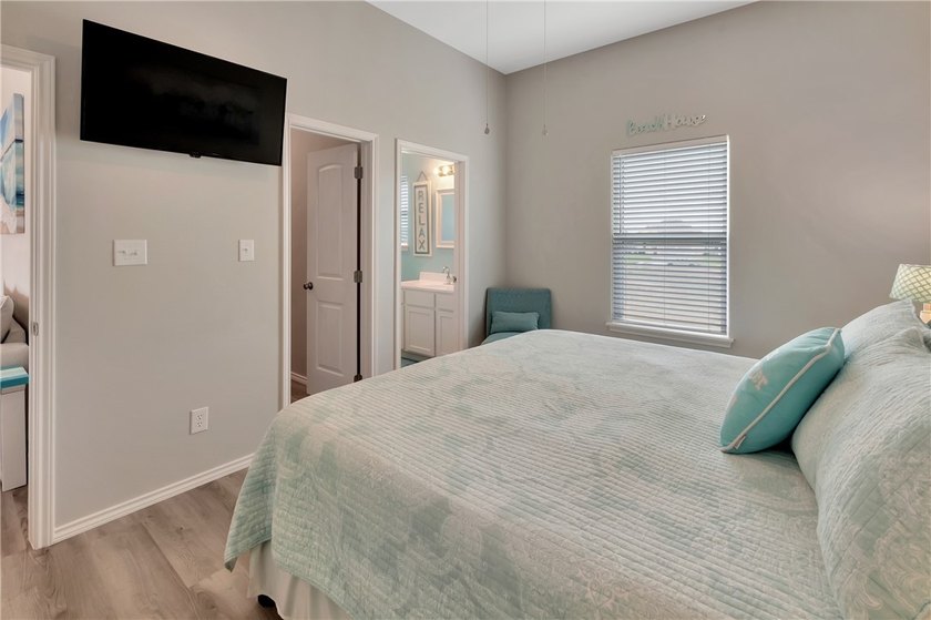 Welcome to *Texas Tides* a beautiful 3 bedroom 2 bath home in - photo 8