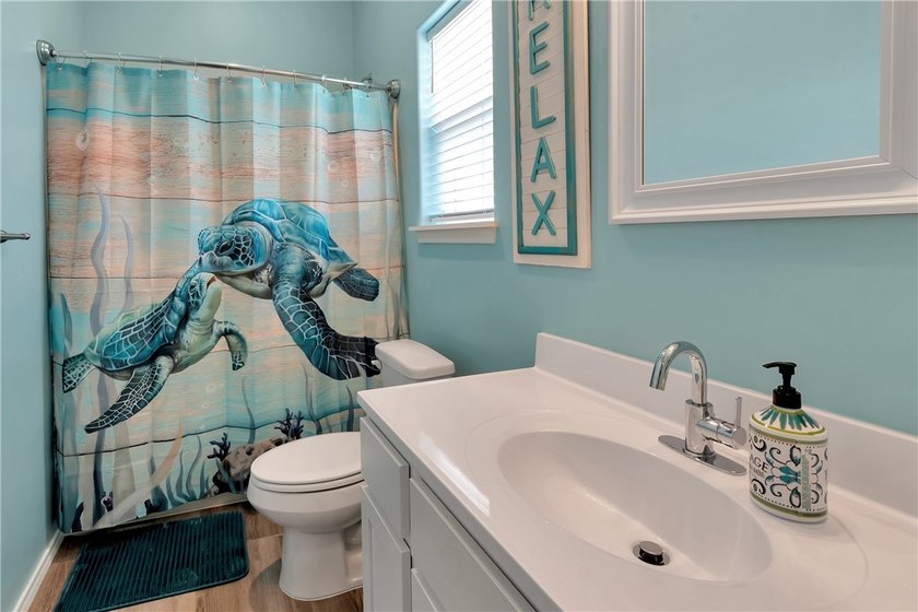Welcome to *Texas Tides* a beautiful 3 bedroom 2 bath home in - photo 10