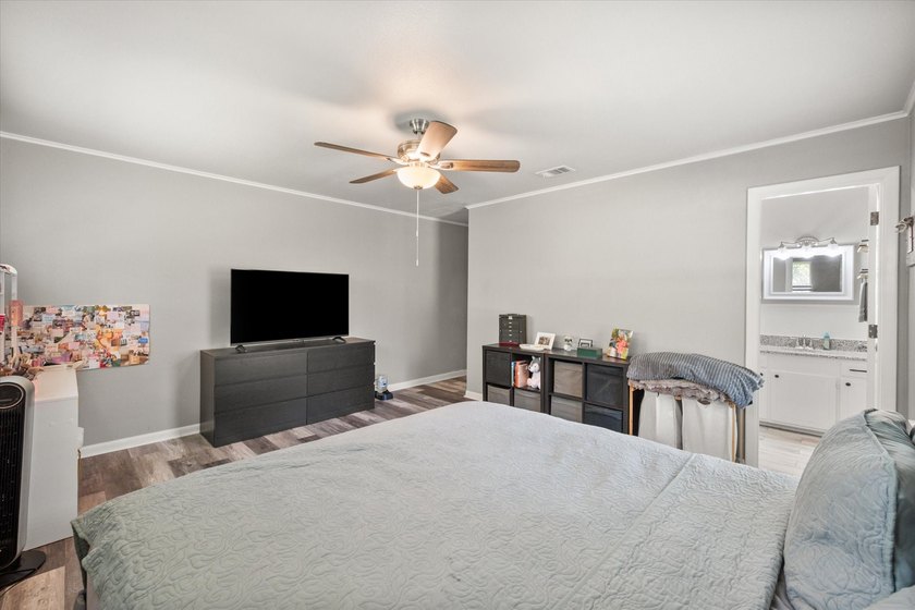 Welcome home to this beautifully updated 3-bedroom, 2-bath home - photo 11