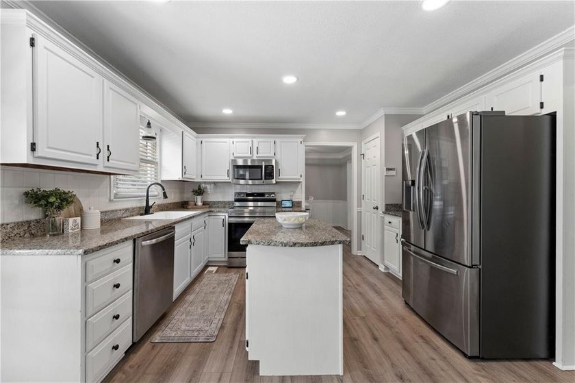 Welcome to 9 Topridge Road in the highly sought-after Spicewood - photo 13