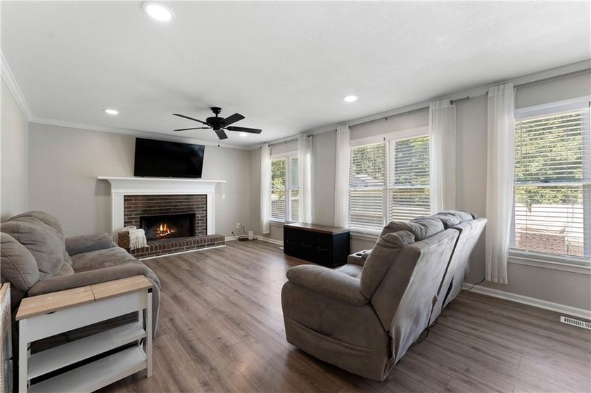 Welcome to 9 Topridge Road in the highly sought-after Spicewood - photo 15