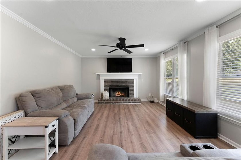 Welcome to 9 Topridge Road in the highly sought-after Spicewood - photo 16