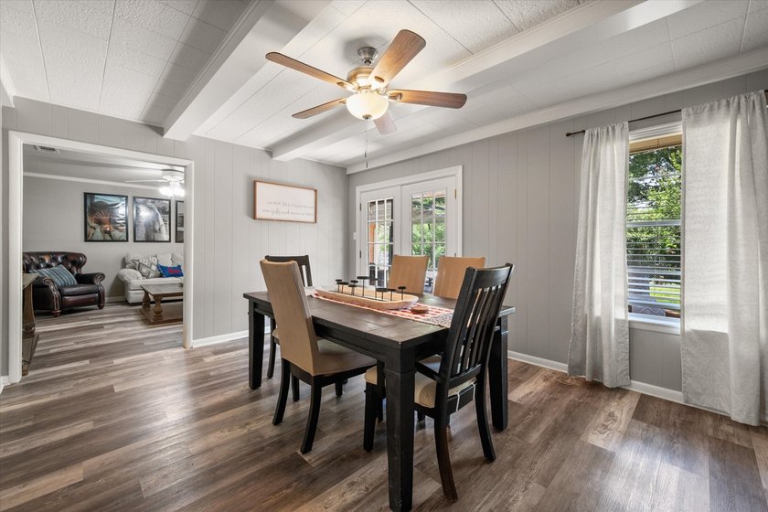Welcome home to this beautifully updated 3-bedroom, 2-bath home - photo 18
