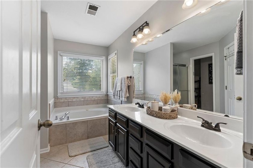 Welcome to 9 Topridge Road in the highly sought-after Spicewood - photo 21