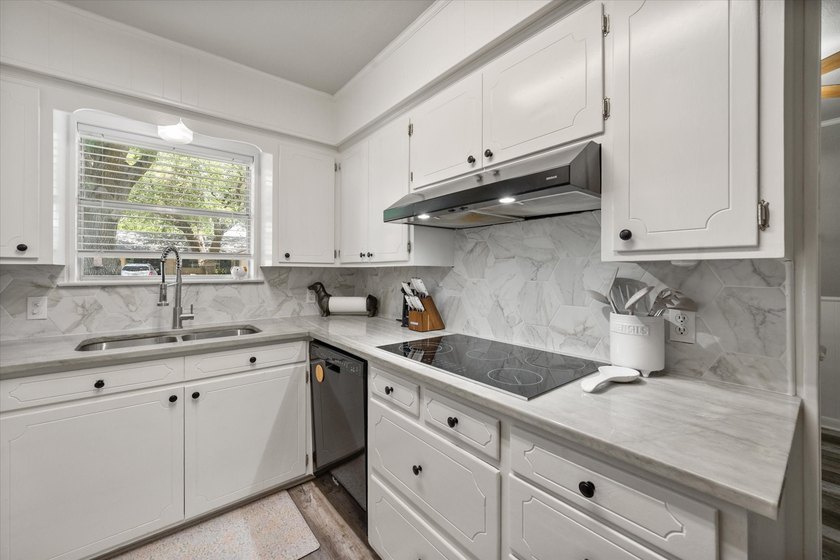 Welcome home to this beautifully updated 3-bedroom, 2-bath home - photo 21