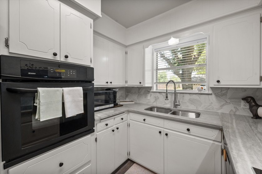 Welcome home to this beautifully updated 3-bedroom, 2-bath home - photo 22